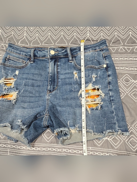 Judy Blue High Waisted Cut Off Shorts With Floral Print Size Large - Picture 6 of 7